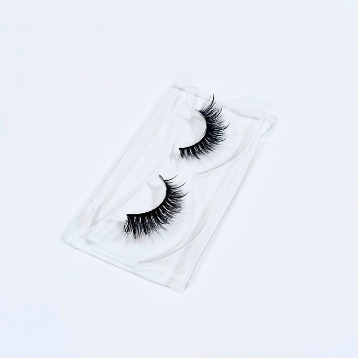 wispy eyelashes 