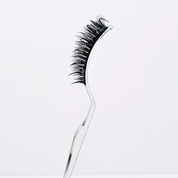 wispy eyelashes 