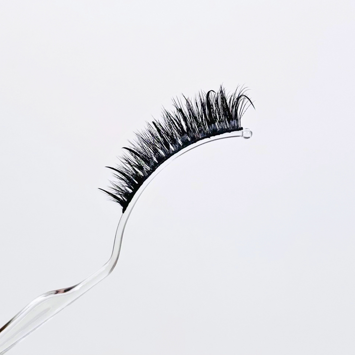 wispy eyelashes 