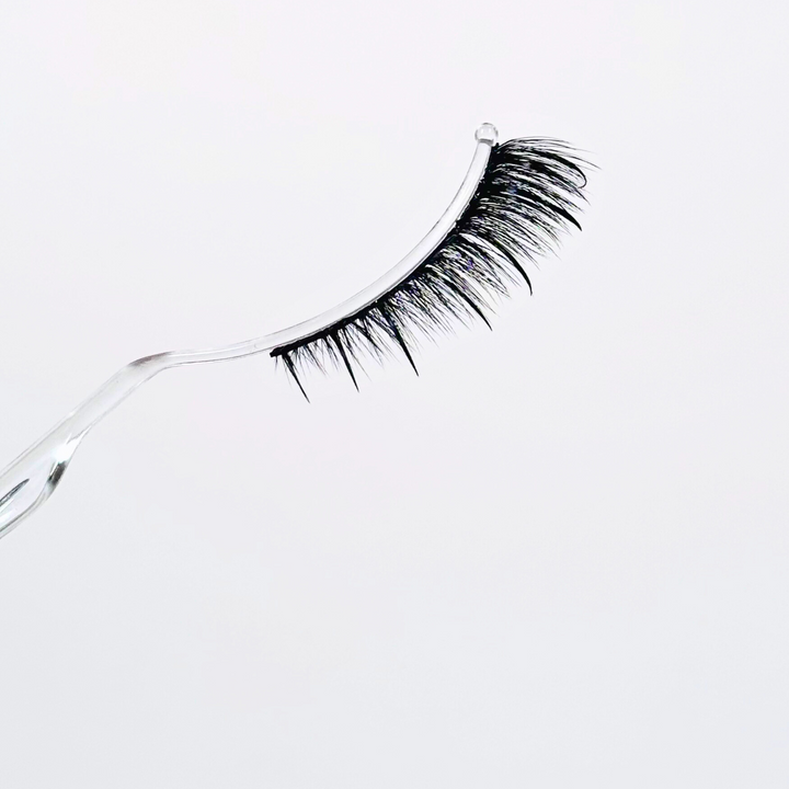 wispy eyelashes 
