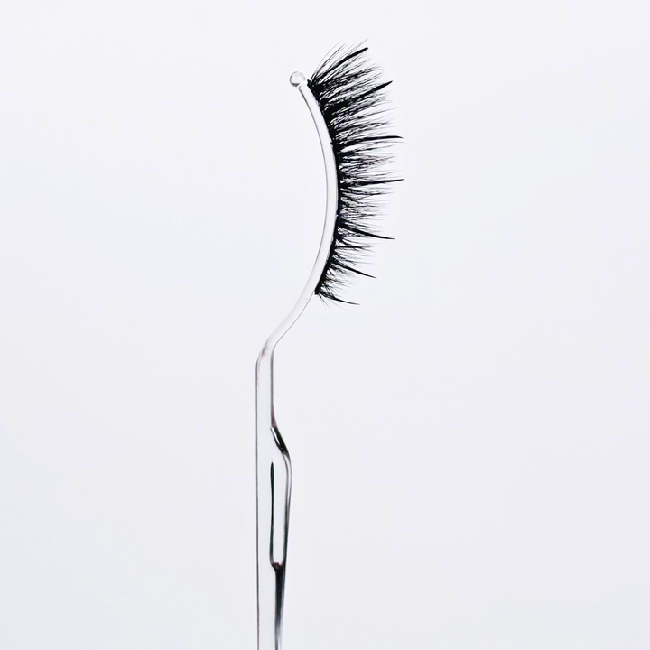 wispy eyelashes 