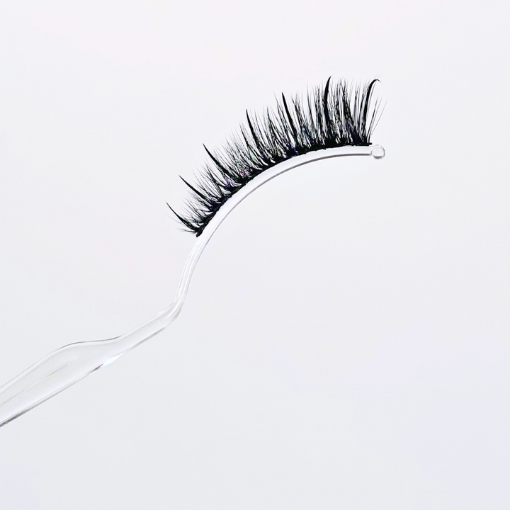 wispy eyelashes 