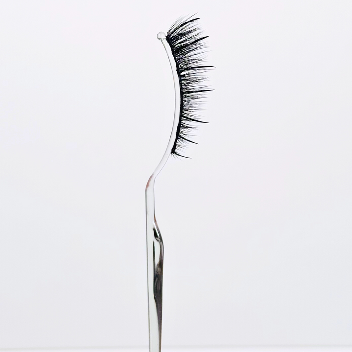 wispy eyelashes 