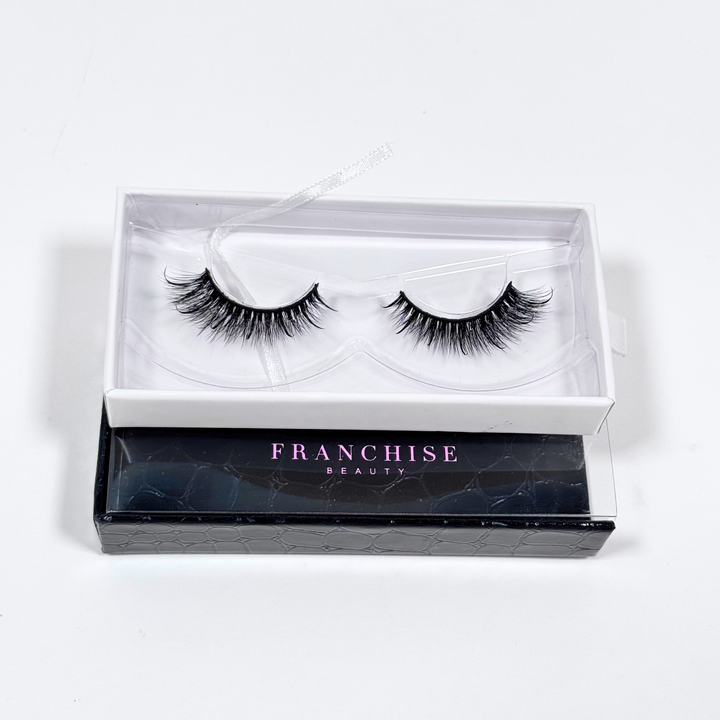 wispy lashes inside packaging 