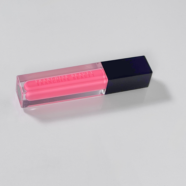 Highly pigmented vibrant pink gloss from Franchise Beauty – cruelty-free and vegan