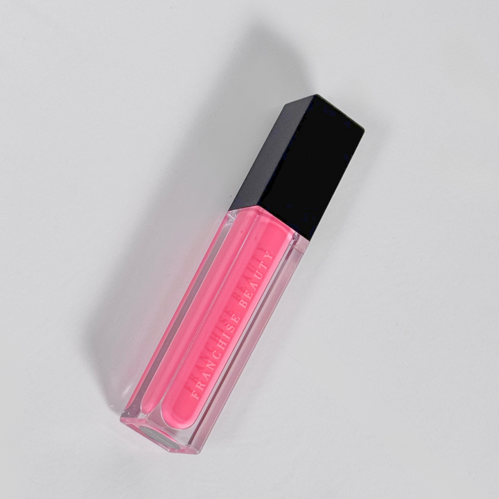 Highly pigmented vibrant pink gloss from Franchise Beauty – cruelty-free and vegan