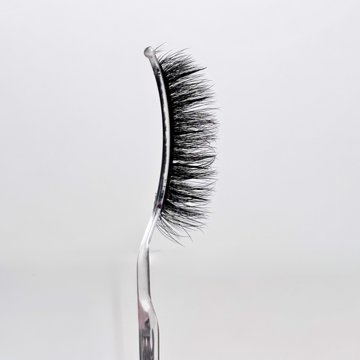 Fluffy extra volume wispy eyelashes 