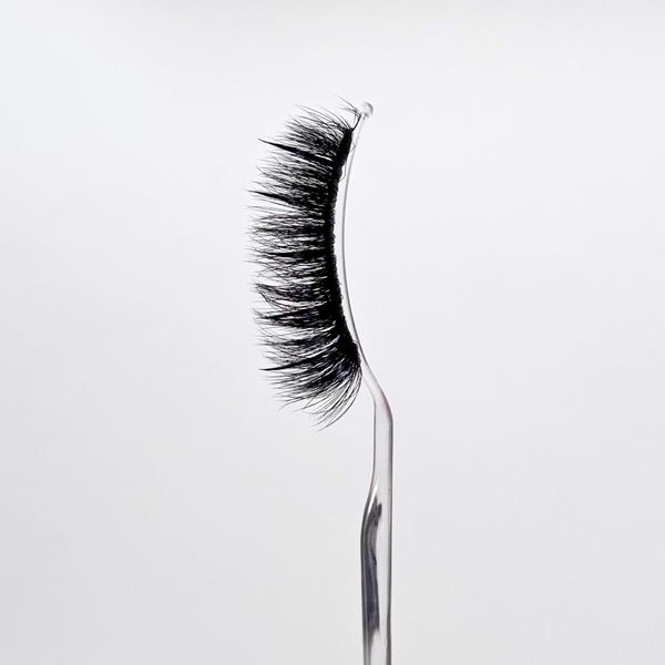 Fluffy extra volume wispy eyelashes 